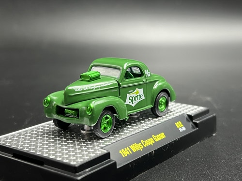 M2 1:64 威利斯 1941 Willys Coupe Gasser 雪碧 合金汽车模型