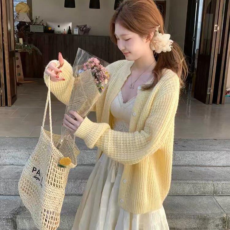 奶黄色针织开衫女2026早春季新款慵懒风时尚韩系穿搭毛衣外套上衣