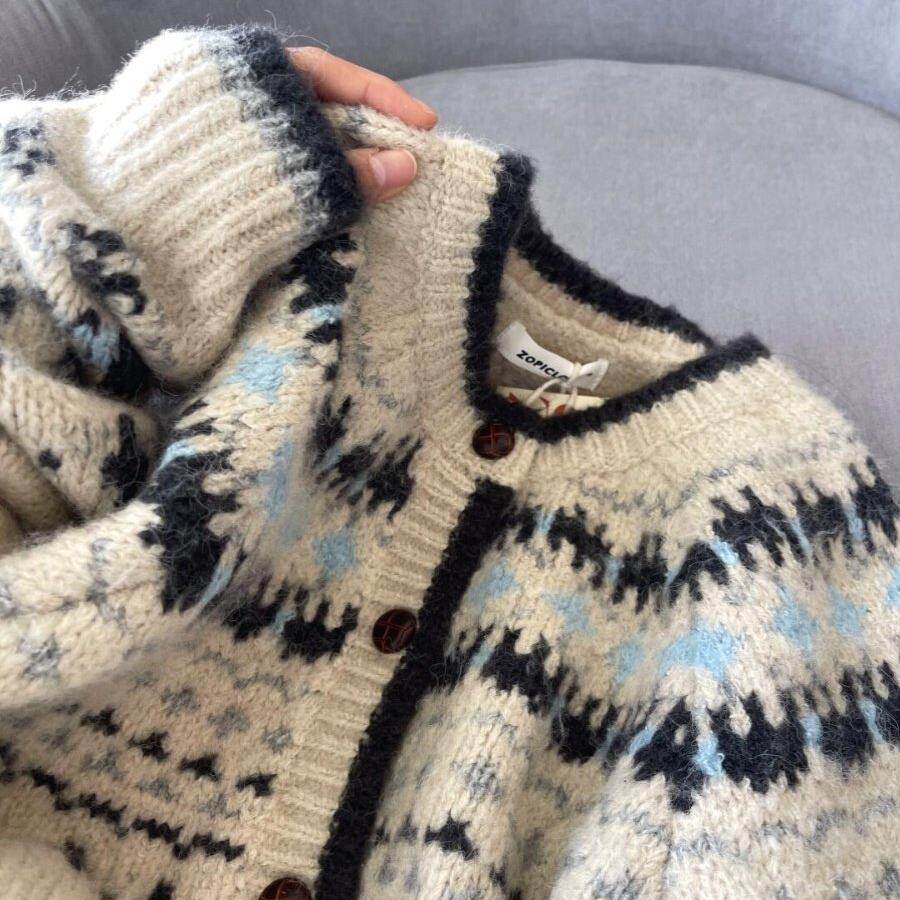 高级感复古提花圆领针织开衫女秋冬加厚单排扣宽松费尔岛毛衣外套