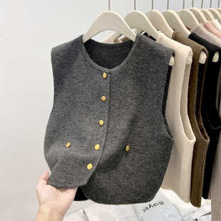 复古叠穿小金扣针织开衫马甲女2026春季软糯毛衣韩版洋气百搭坎肩