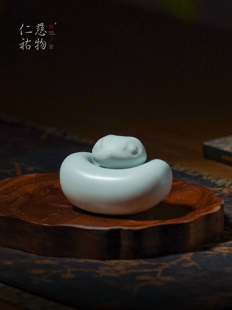 汝窑蛇摆件吉祥物十二生肖茶宠茶桌茶几桌面装饰景德镇陶瓷蛇元宝
