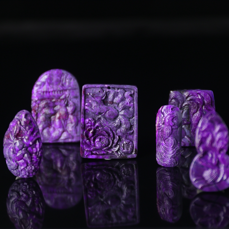 天然南非老矿料舒俱来雕刻吊坠女