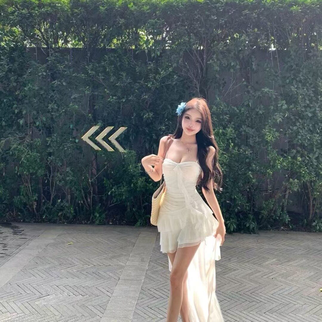 2026网红春秋季短裙女红色燕尾不规则性感穿搭度假吊带连衣裙