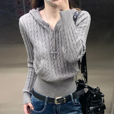 灰色连帽麻花休闲毛衣女2025新款早春秋季感慵懒风修身针织衫