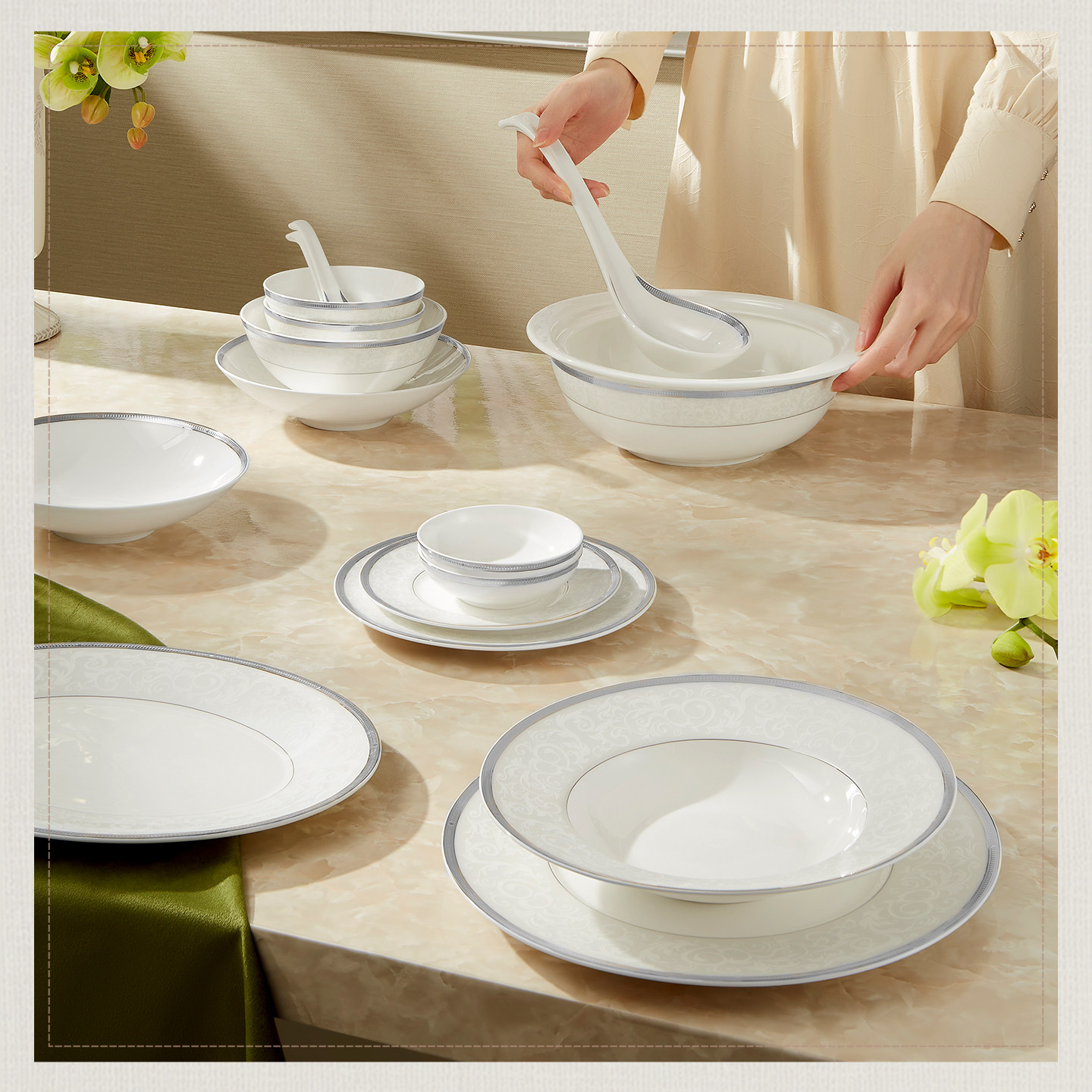 玛戈隆特餐具套装纯白浮雕