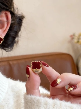 【下单立减50】丝绒质感红色幸运草珠珠耳环简约百搭的多戴耳钉CS