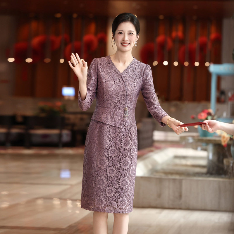 2026秋新款妈妈礼服蕾丝荷叶边喜婆婆婚庆婚宴假两件高贵连衣裙女