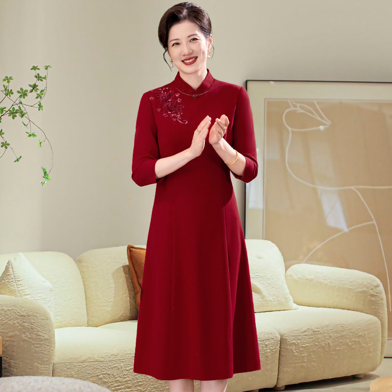 高贵端庄妈妈婚宴装2026秋季年轻喜婆婆中长款结婚敬酒礼服连衣裙