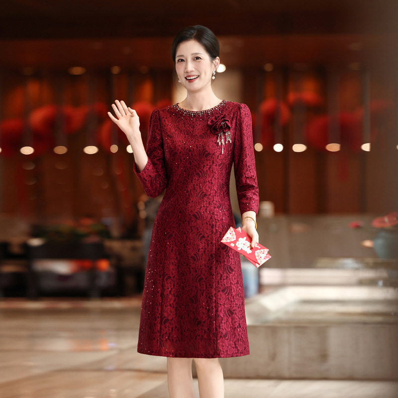 2026秋新款妈妈礼服红色蕾丝荷叶边喜婆婆婚庆婚宴高贵年轻日常穿