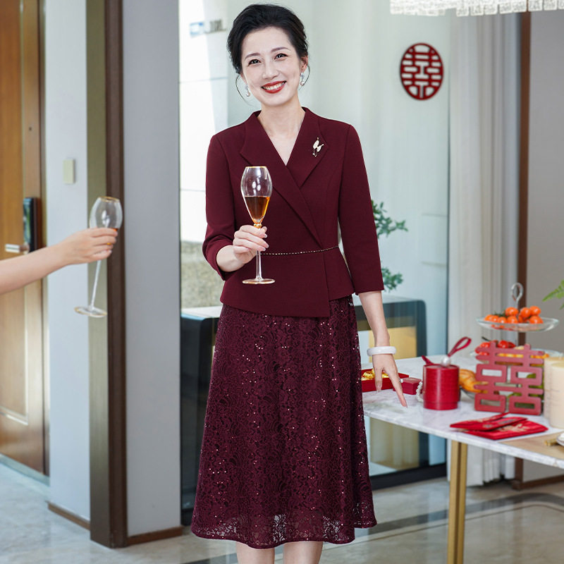 喜婆婆婚庆婚宴礼服2026秋新款紫红色遮肚显瘦时尚气质妈妈连衣裙