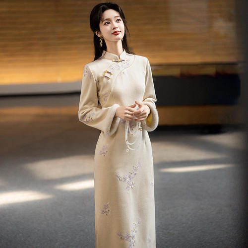 刺绣米白色加绒加厚冬装新中式长款长袖旗袍改良2025新款女秋冬季