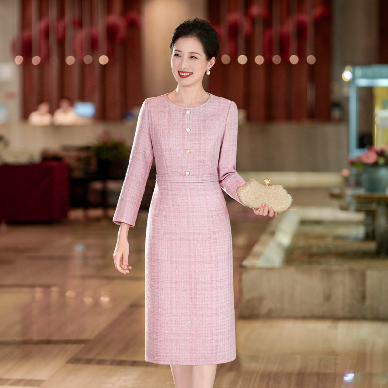 2026秋新款妈妈礼服粉色小香风婚庆婚宴喜婆婆减龄连衣裙日常可穿