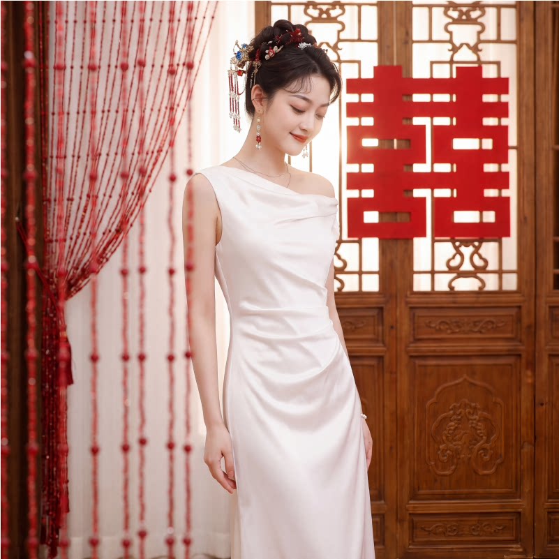 高级感气质斜肩白色轻礼服领证小白裙轻婚纱登记衣服女订婚连衣裙