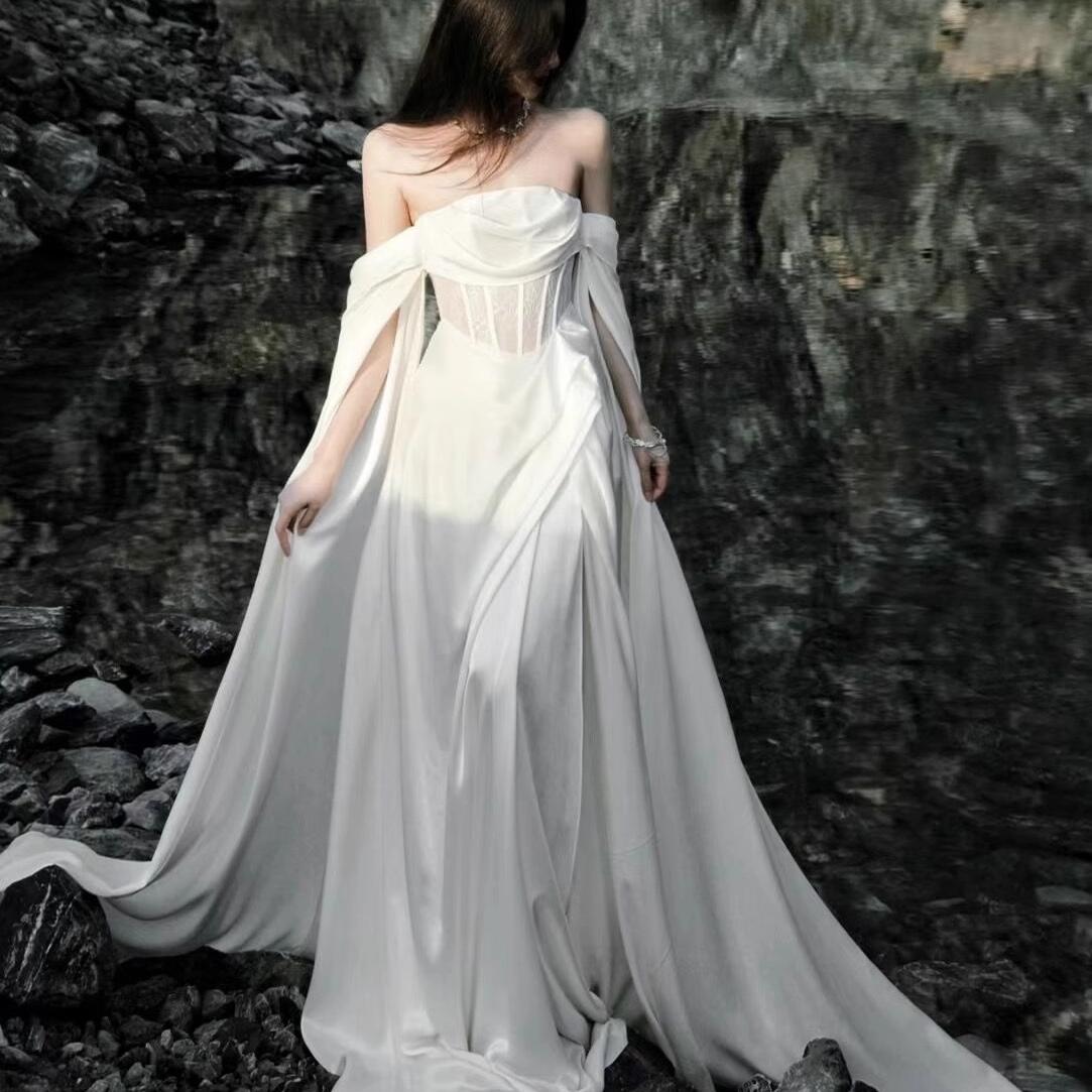 白色一字肩礼服轻婚纱敬酒服晚宴订婚晨袍气质高级感抹胸连衣裙女
