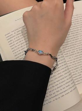 扭曲月光石手链女2025新款个性小众轻奢设计感配饰酷潮高级感手环