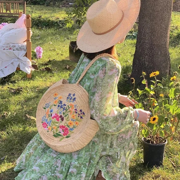 miu里miu气穿搭高级感绿色碎花连衣裙子2025新款今年流行爆款春装