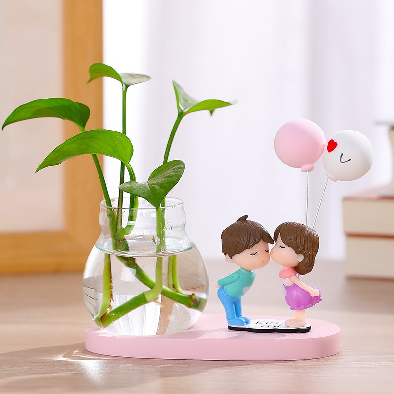 树脂工艺摆件卡通可爱亲嘴情侣创意玄关办公桌书柜玻璃水培装定制