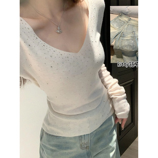 纯欲深v领内搭修身白色毛衣女秋冬高级感重工烫钻针织打底衫上衣