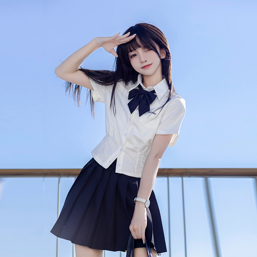 学院风收腰刺绣衬衫jk制服