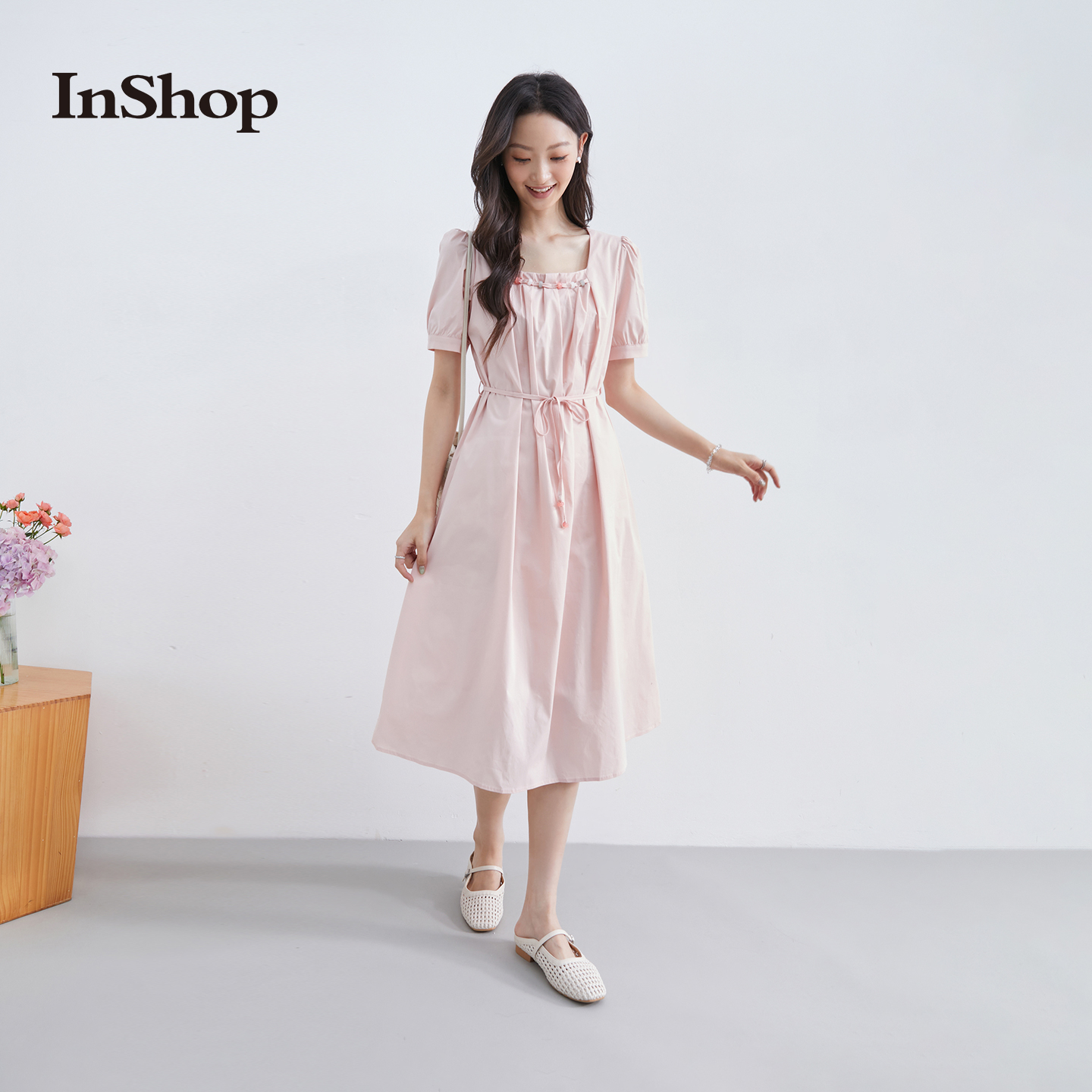 【商场同款】INSHOP新款女复古通勤粉色泡泡袖方领系带收腰连衣裙