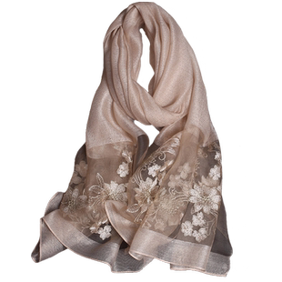 2025新款真丝精致刺绣围巾秋冬长款桑蚕丝丝巾妈妈婚礼礼服披肩女