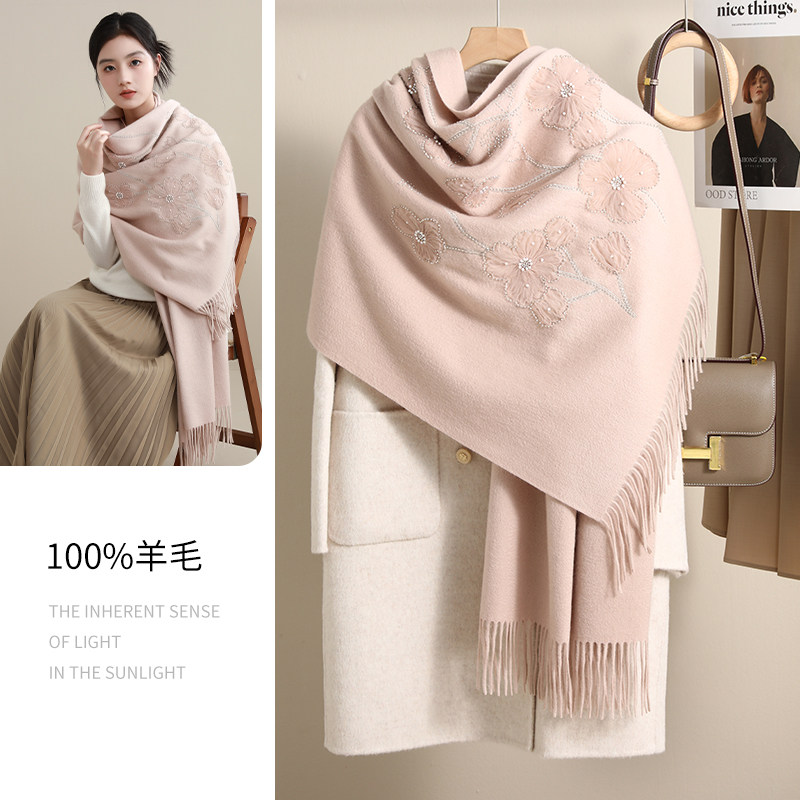 新款高档羊毛大披肩送长辈妈妈礼物礼盒婆婆精致贴花围巾女秋冬季