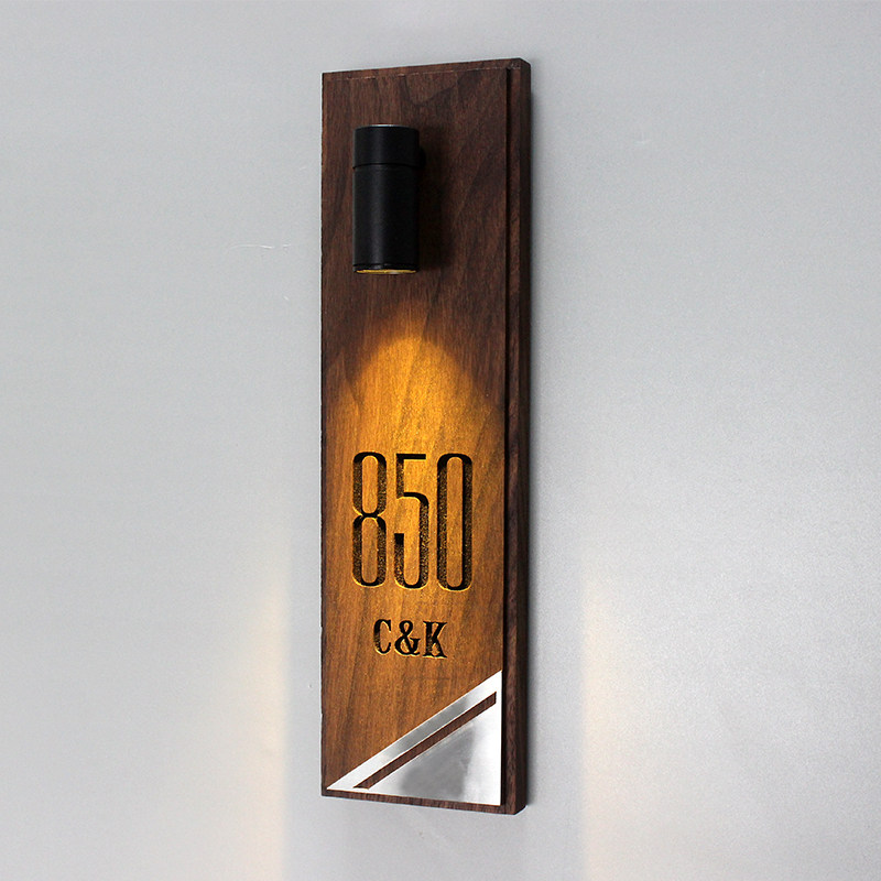 入户门家用高档实木门牌胡桃木雕刻牌子日式风格充电感应轻奢门牌定制