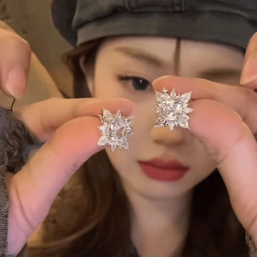 气质超闪星星耳夹女轻奢高级感无耳洞耳骨夹小众独特耳环耳饰