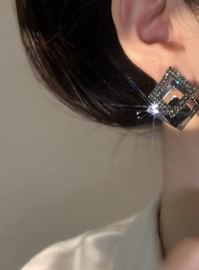 春夏新款高级感几何枪黑色镶钻耳环女轻奢小众设计气质冷淡风耳钉