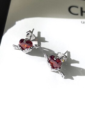 「狩猎之心」暗黑高级感耳环s925银一箭穿心红锆石爱心弓箭耳钉女