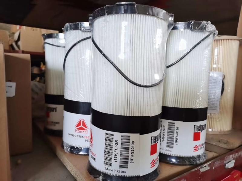 适用重汽豪沃T7H国五国六汕德卡豪瀚油水分离原装粗滤器长效滤芯