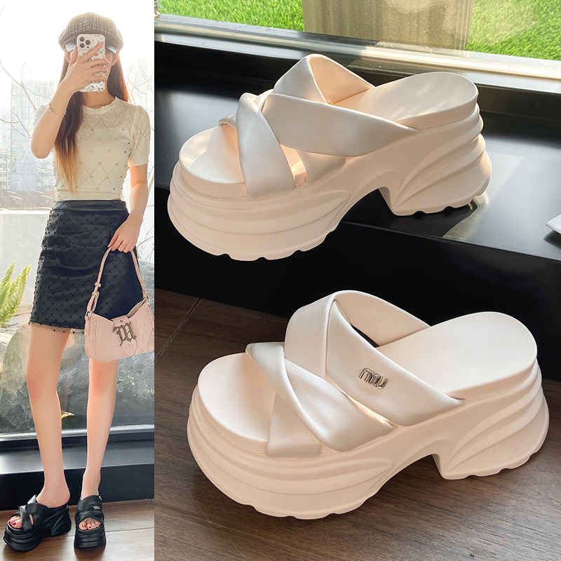 增高8cm厚底凉鞋女款2026新款夏季外穿小个子休闲松糕坡跟凉拖鞋