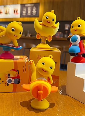 摩托电动车可摇头可爱卡通头盔装饰品办公室家居摇摇乐解压小奶龙