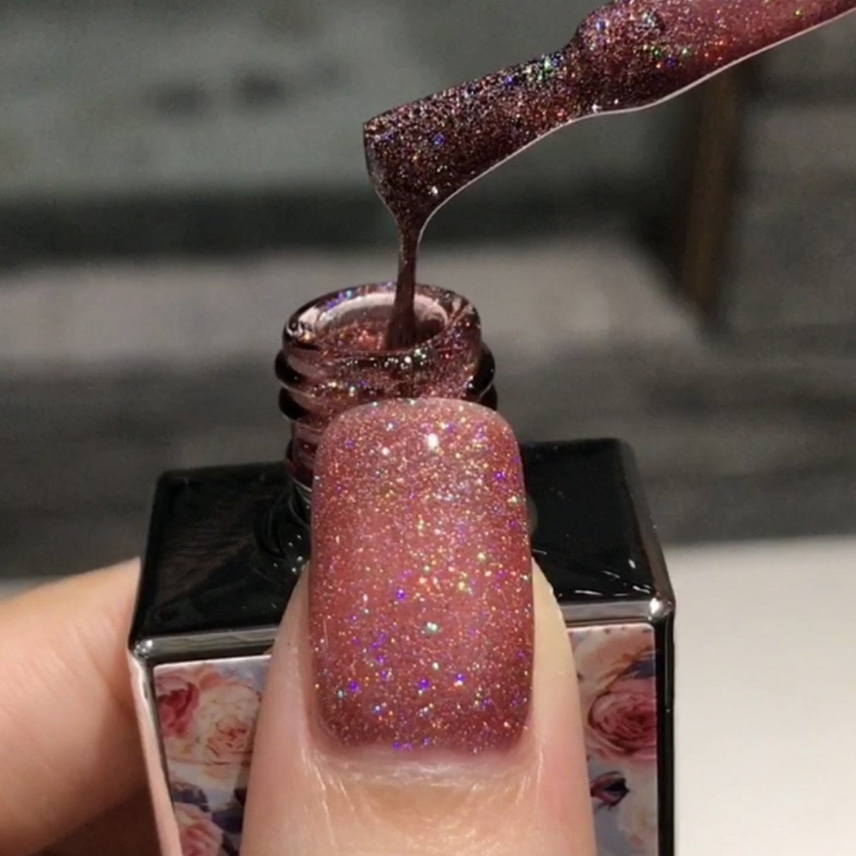 花芽草莓浅粉色镭射七彩细闪亮片光疗甲油胶爆闪碎钻渐变美甲持久