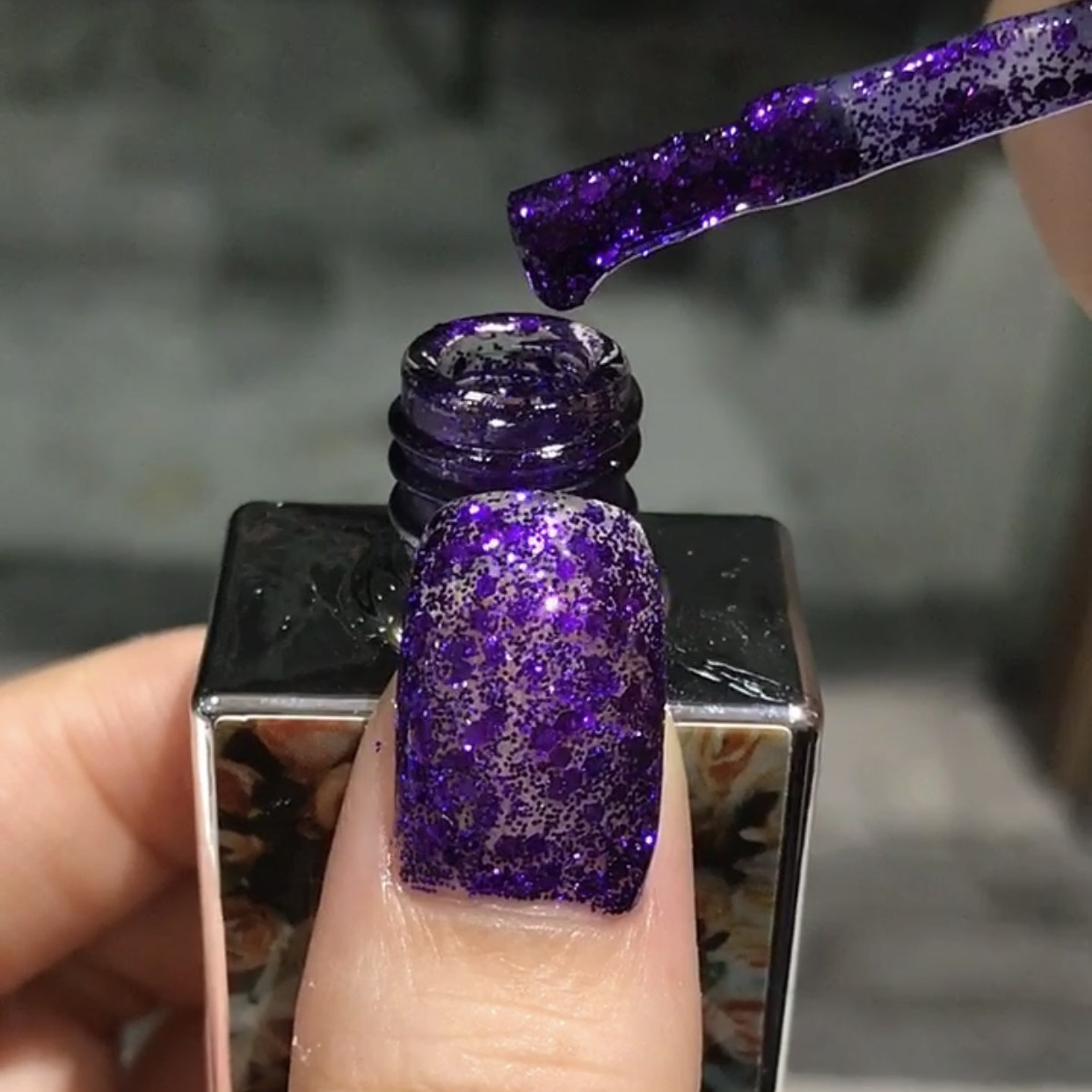 2025年美甲新款深紫色爆闪亮片钻石甲油胶薰衣草紫光疗指甲胶持久