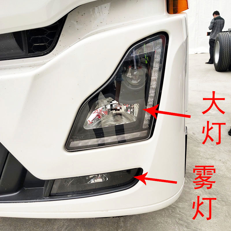 东风天龙KL原厂前照灯总成图片