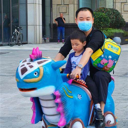 商场广场儿童恐龙电动车跑跑车亲子互动骑行游乐车可坐成人