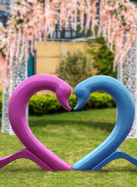 抽象爱心摆件户外玻璃钢天鹅雕塑园林景观旅游景区拍照美陈道具