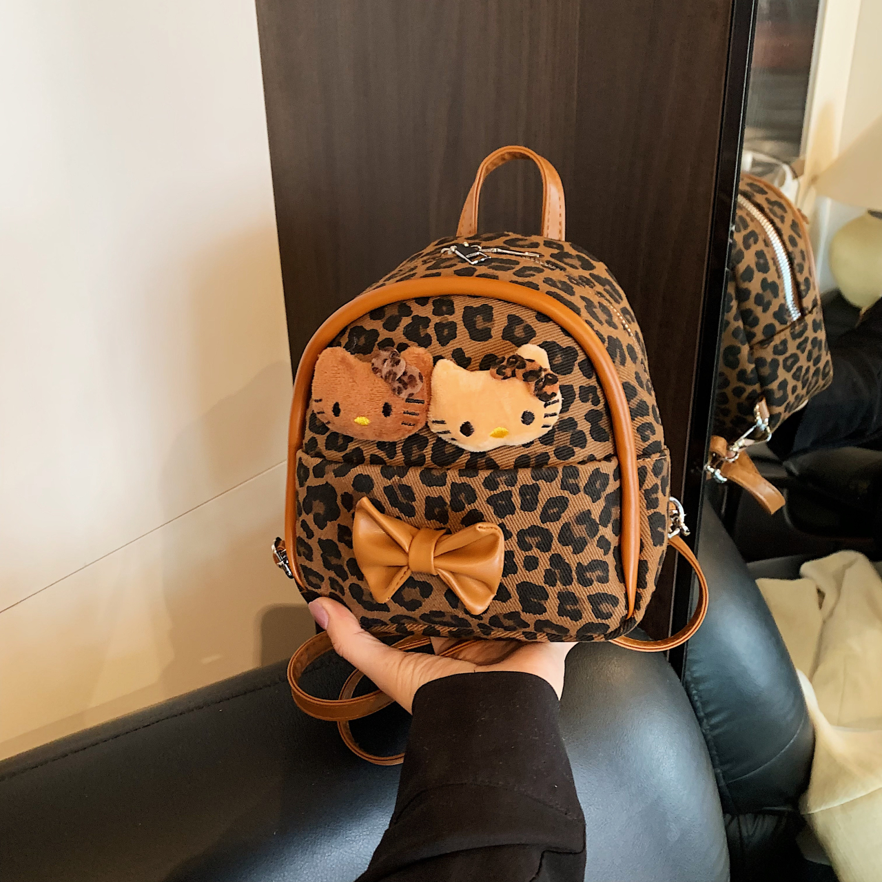 可爱萌少女HelloKitty豹纹双肩包