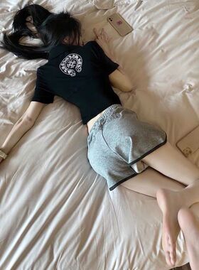 休闲运动套装女夏季马蹄梵文印花修身短袖高腰银丝刺绣短裤两件套
