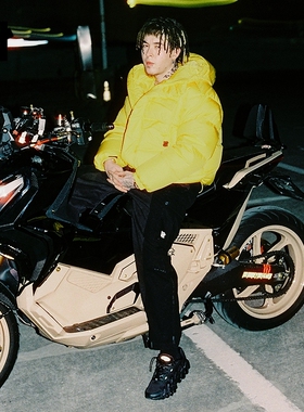 UNDEFEATED五条杠官方秋季新品防泼水口袋连帽短款羽绒服