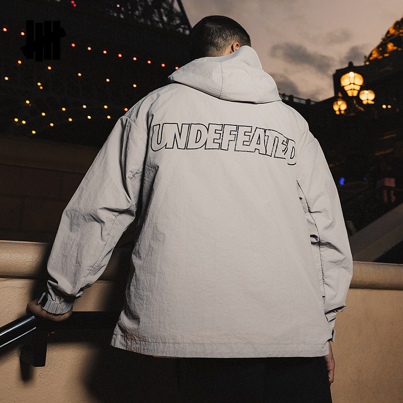 UNDEFEATED可收纳户外夹克外套