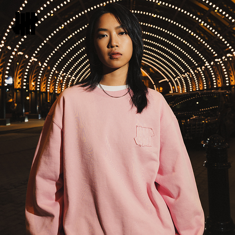 UNDEFEATED五条杠官方春季新品毛圈内里贴布绣圆领卫衣