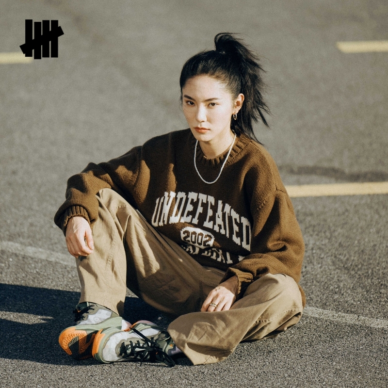 UNDEFEATED宽松版圆领提花毛衣