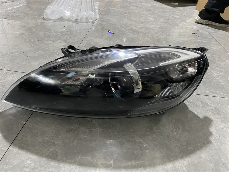 沃尔沃V40大灯总成拆车件