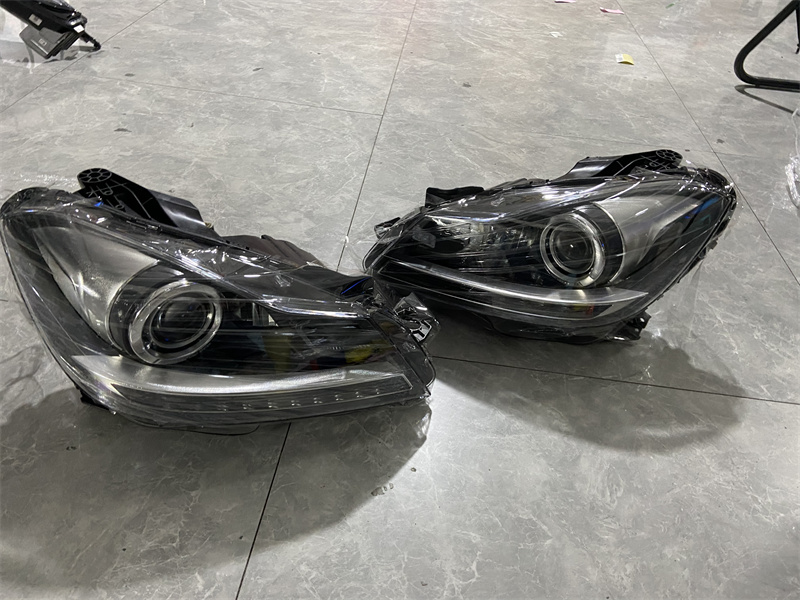 奔驰新款C级W204大灯总成