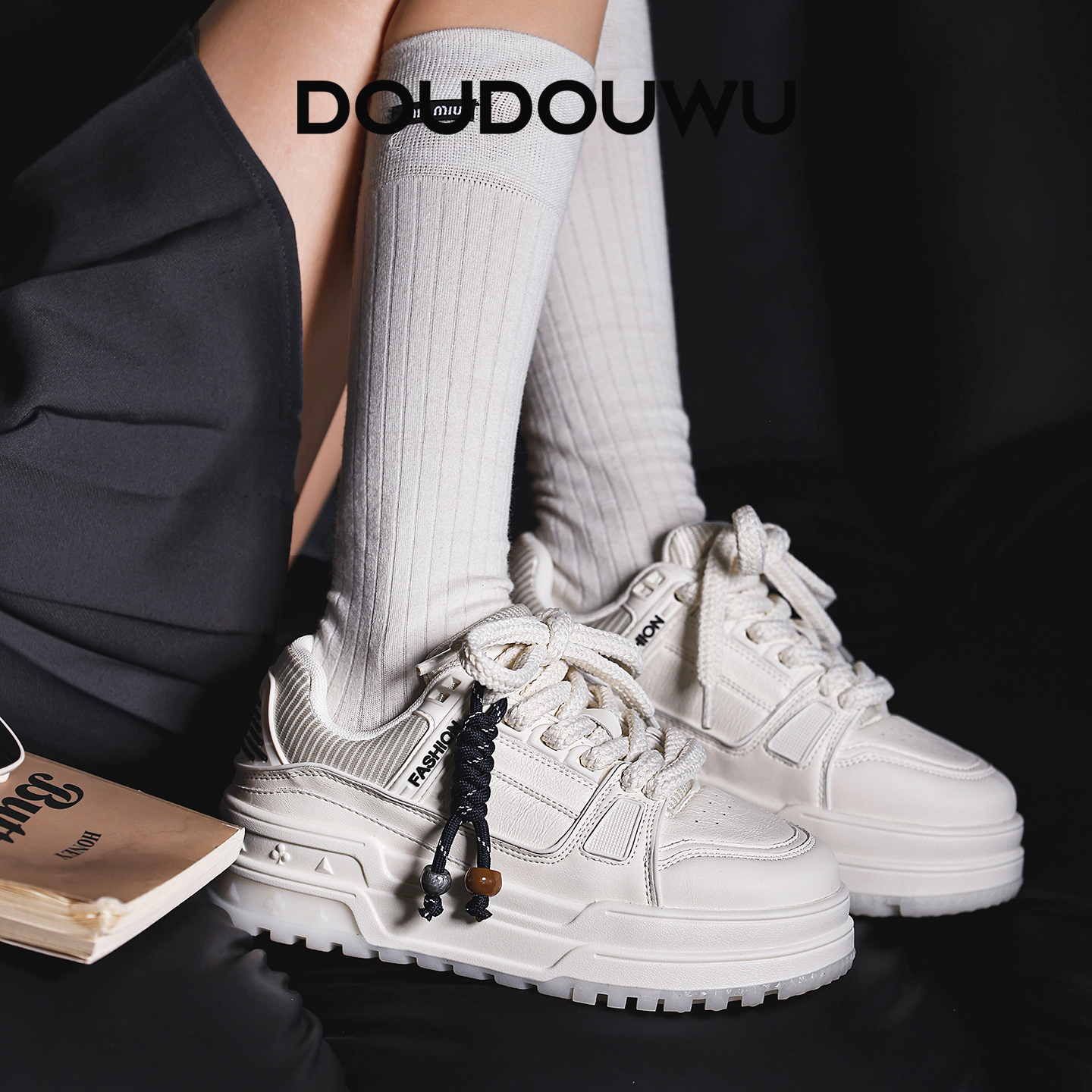 豆豆屋厚底小白鞋女2025秋季新款韩版潮休闲系带百搭松糕中跟女鞋