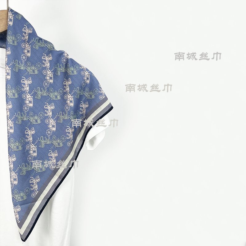 【牛仔马车】2025热卖新品牛仔系列时尚潮流风丝绒手感65方巾围巾