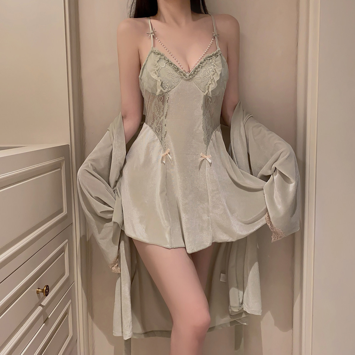 贝心适金丝绒睡衣女性感法式纯欲风吊带秋冬居家服带胸垫睡袍睡裙