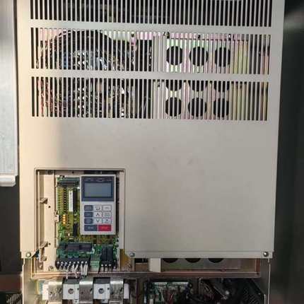 议价90KW变频器CIMR-G7B4090,成色如图漂亮，适用